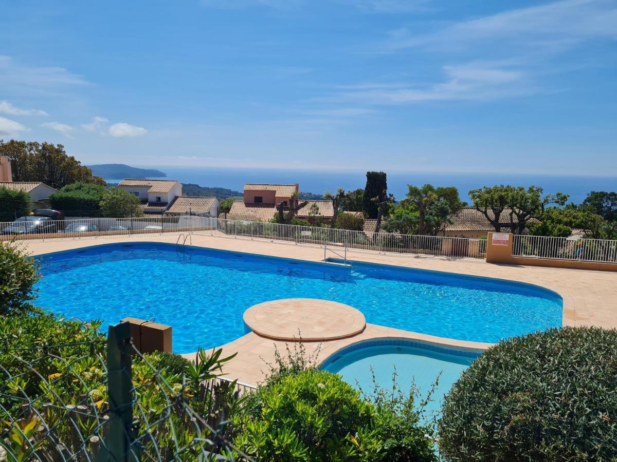 Bel Appartement Renove, Avec Terrasse Et Piscine Ла Кроа Валмер Екстериор снимка